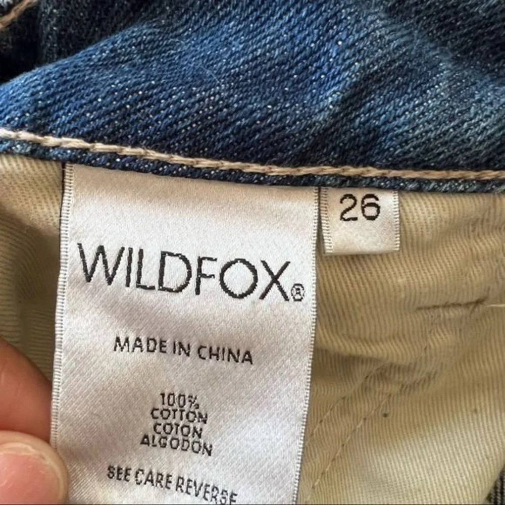 WILDFOX Baggy Crop Distressed Jeans Size 26